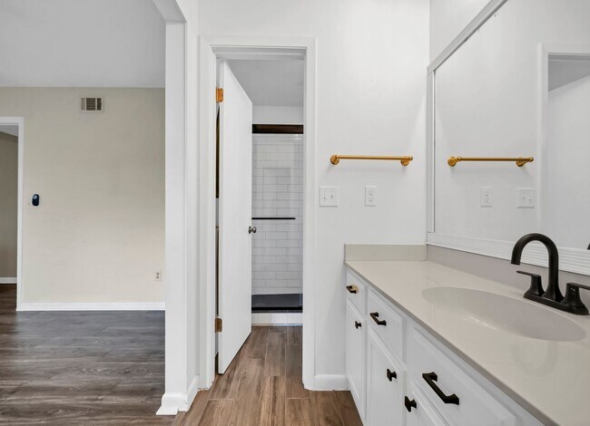 Building Photo - Home in Cedar Ridge