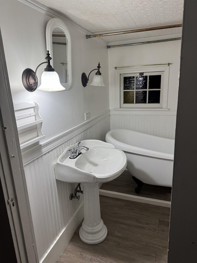 Building Photo - 5 Perry Ave