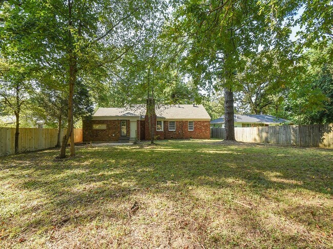 Building Photo - Charming home in north Memphis