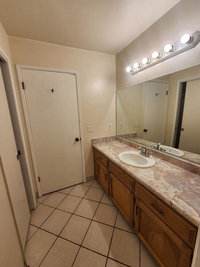 Building Photo - 2 Bed, 1 Bath Single Level Grover Beach Condo- Small Pets Considered