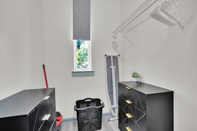 Building Photo - Furnished 2-Bedroom, 2-Bath Apartment near the Medical Campus