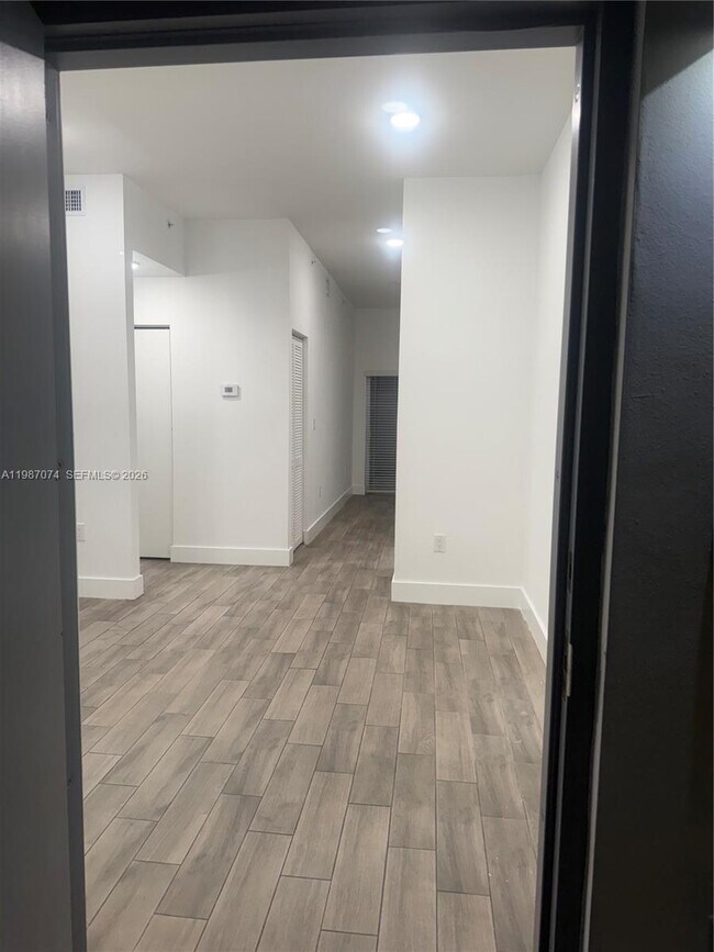 Building Photo - 486 E 30th St