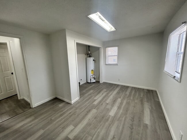 Building Photo - 924 Murphy Ave