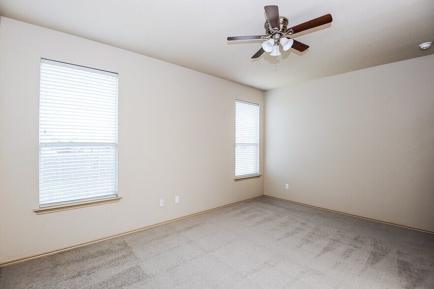 Building Photo - 9925 Fressia Ln