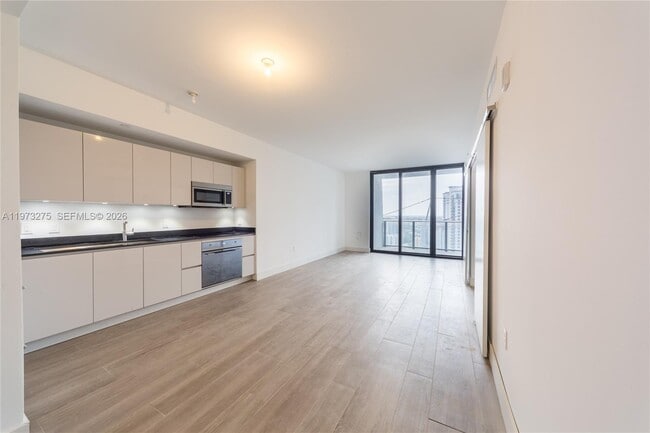 Building Photo - 1010 Brickell Ave