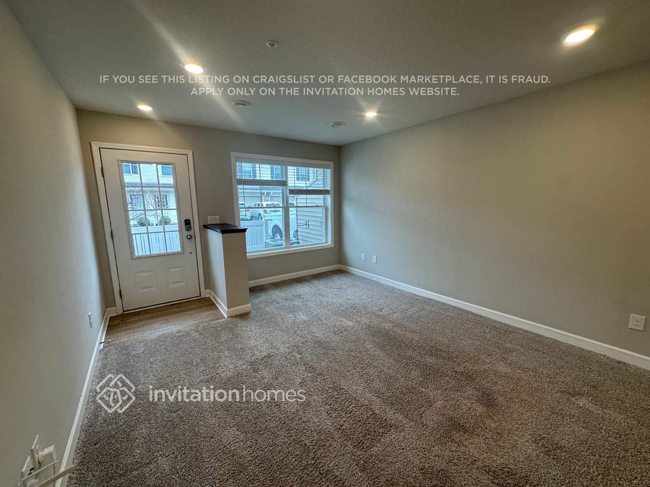 Building Photo - 10904 Everest Pl N