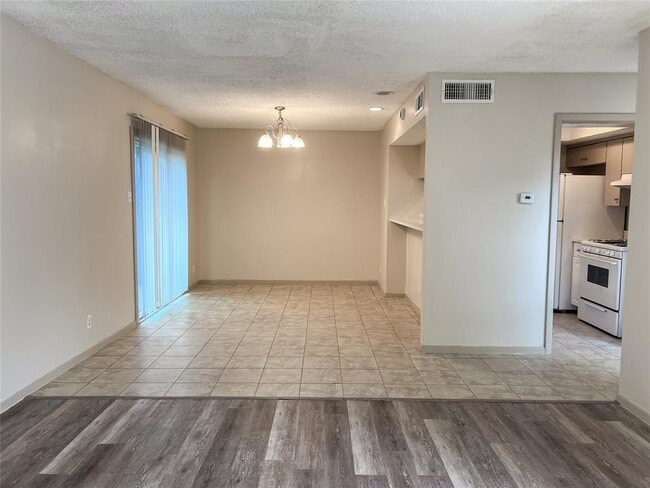 Building Photo - 7206 Creekside Dr