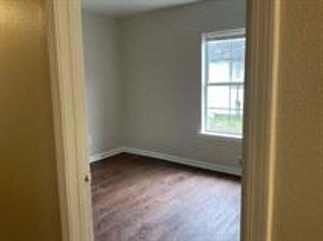 Building Photo - House for Rent