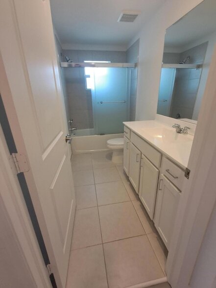 Building Photo - 4309 Hammock Grove Dr