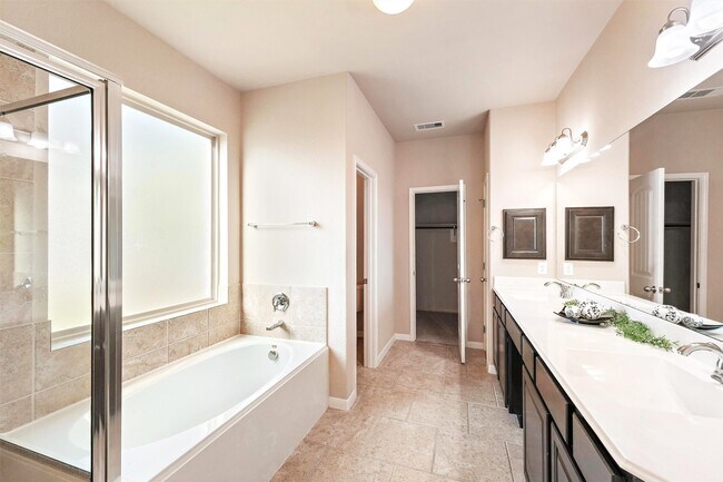 Building Photo - 91 West Wading Pond Circle