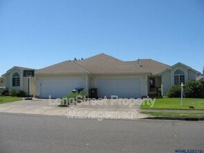 Building Photo - 2565 Burlington St NE