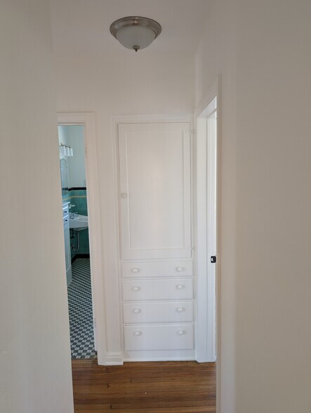 Hall with Built-Ins - 436 Orizaba Ave