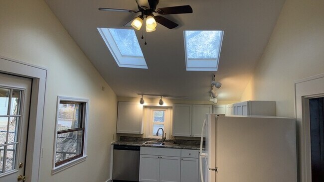 Building Photo - 319 E Canal St