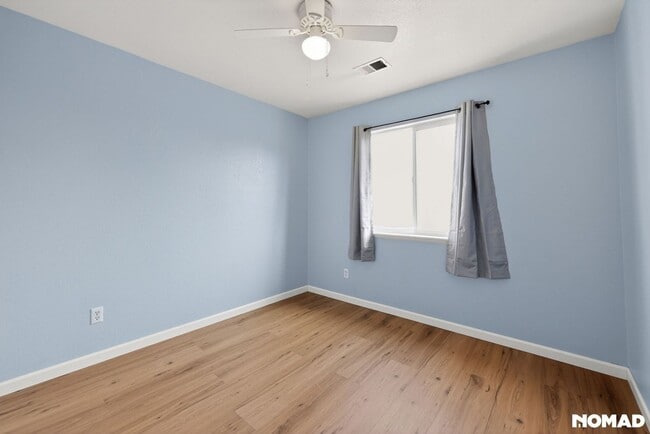 Building Photo - 4448 Lake Mead Dr