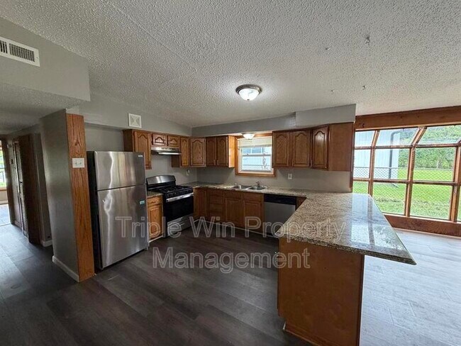 Building Photo - 810 St Anthony Ln