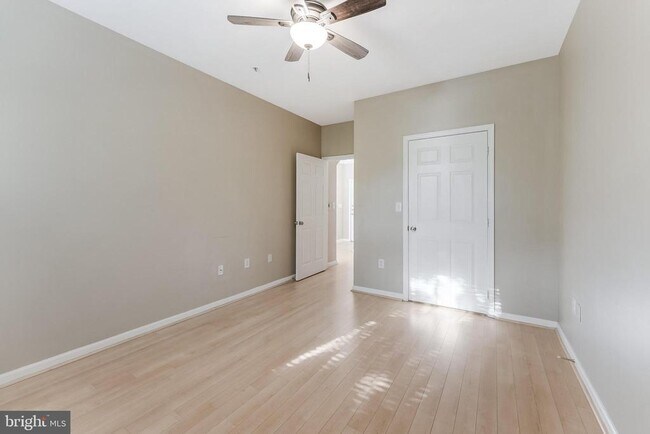 Building Photo - 12954 Centre Park Cir