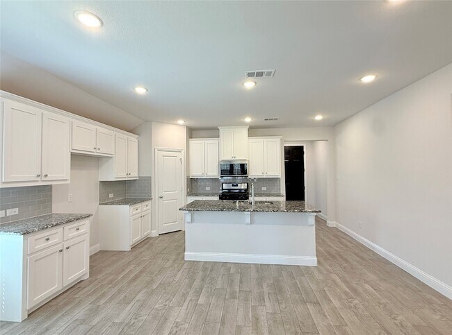 Building Photo - 2305 Caroline St