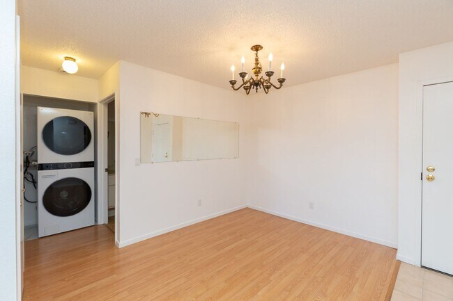 Building Photo - !!! CHARMING 2/2 CONDO WITH 2 CAR GARAGE I...