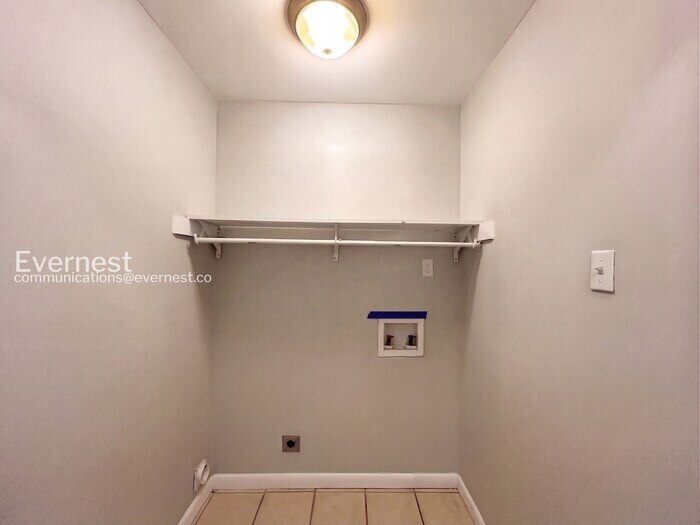 Building Photo - 8694 Yorktown Dr