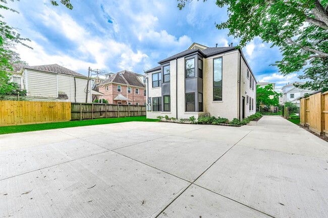 Building Photo - 4915 Jackson St