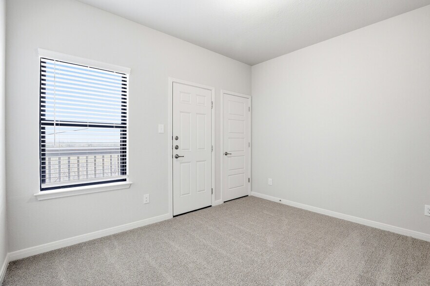 Building Photo - 10239 Briarwood Nook