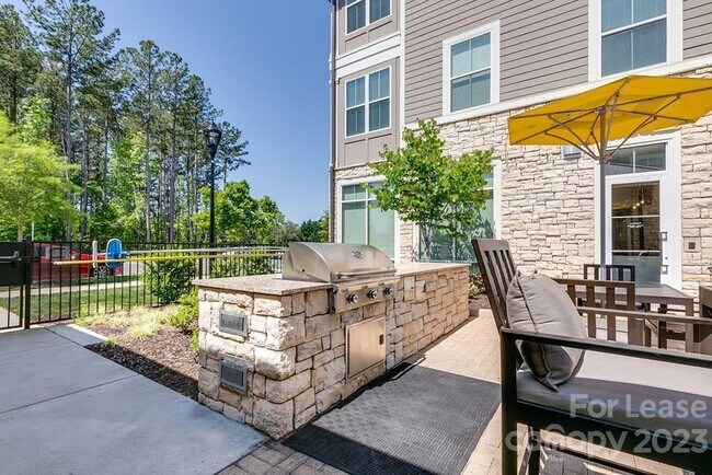 Building Photo - 9550 Community Commons Ln