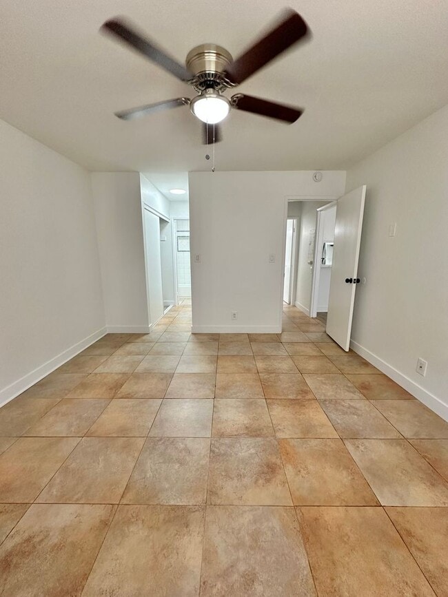 Building Photo - One Bedroom/One Bath FOR RENT!