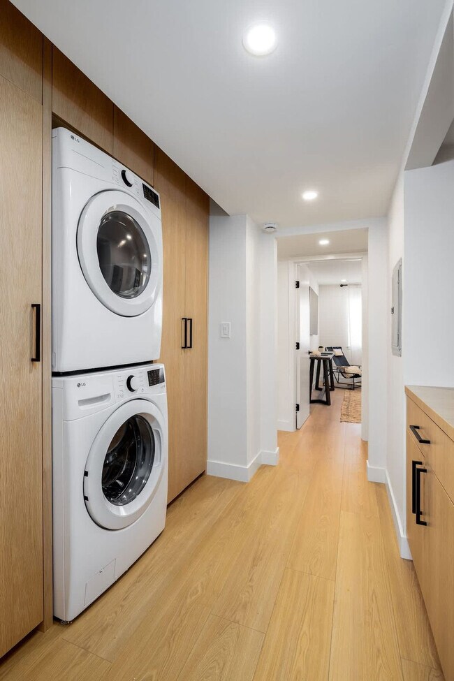 Building Photo - 4747 Marina Dr