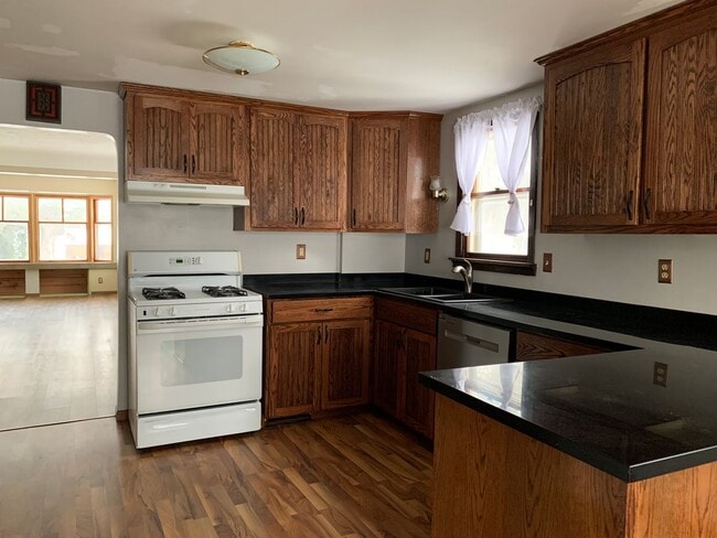 Building Photo - Charming Single Family Home