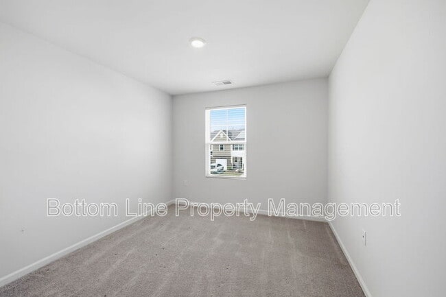 Building Photo - 5038 Kota St
