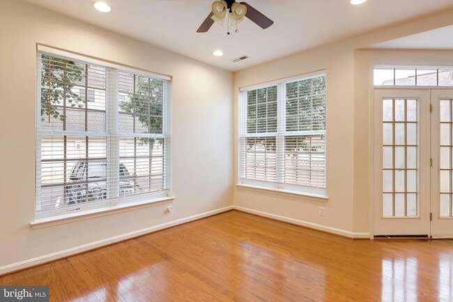 Building Photo - 22948 Fanshaw Square