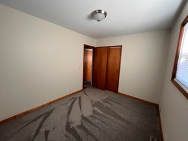 Building Photo - Single Family 2 bedroom 2 bath in LeClaire