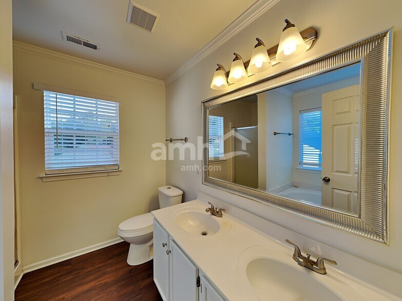 Building Photo - 8517 Farnsworth Ln