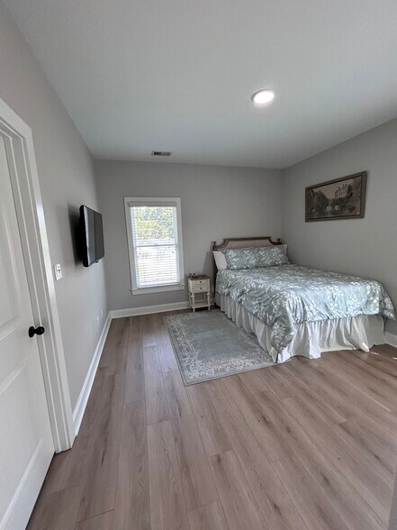 Bedroom 3 - 5006 Groover Dr SE