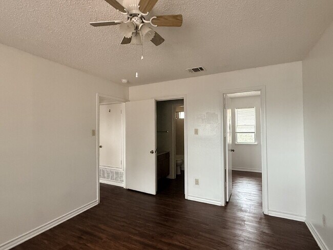 Building Photo - 9824 Ardash Ln