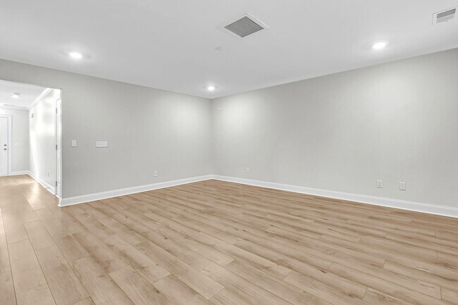 Building Photo - 1226 Tice Ln