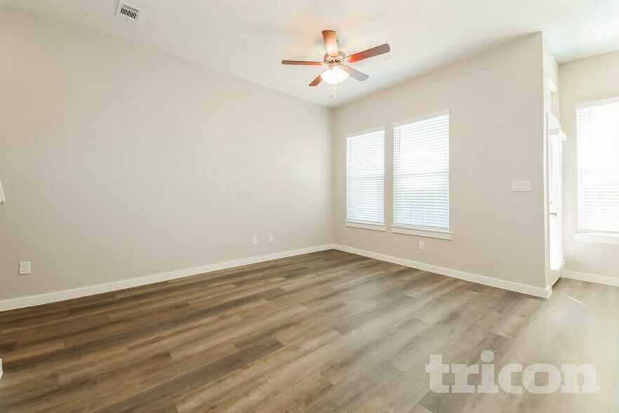 Building Photo - 5492 Granite Trl