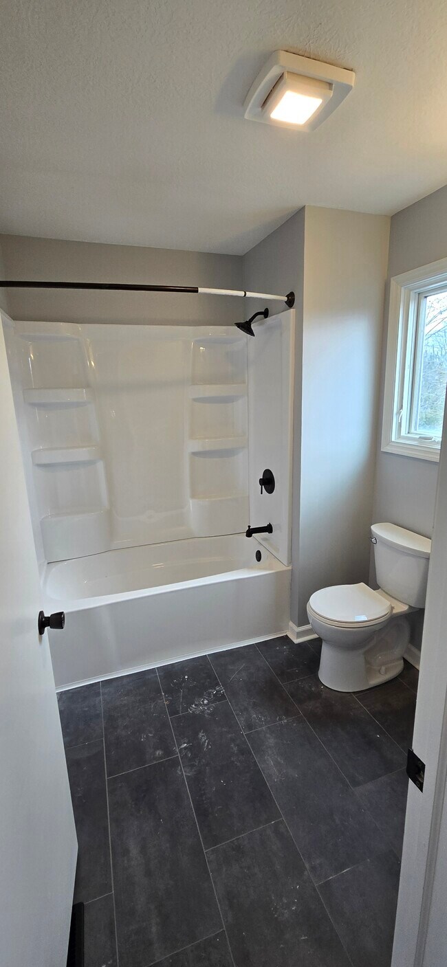 Building Photo - 80 Bridgeport Way