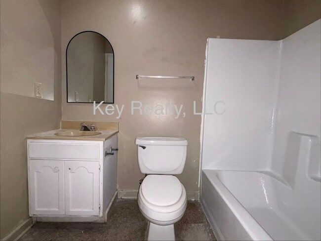 Building Photo - ****413 - B Hickory St. - Pineville