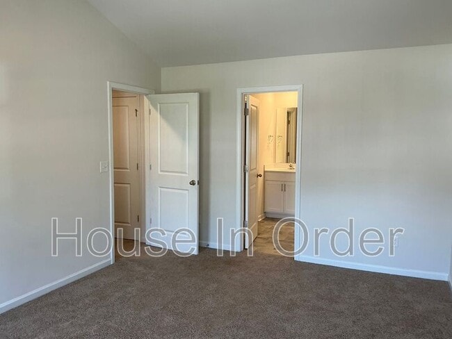 Building Photo - 341 Oak Br Rd