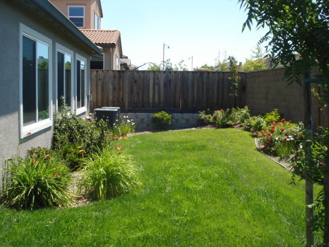 Building Photo - NICE 2 STORY 4+ BED, 3 BA, 3CAR, 3000+SQFT...