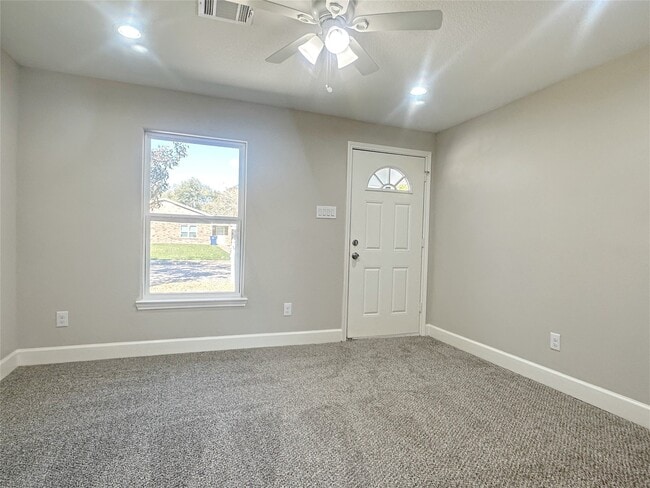 Building Photo - 415 7th Ave N