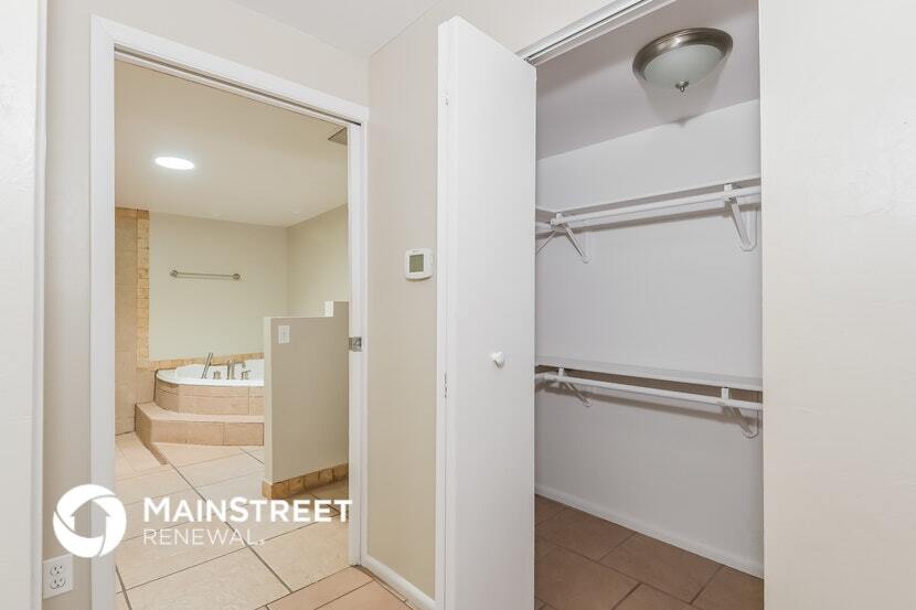 Building Photo - 5913 E Lester Dr