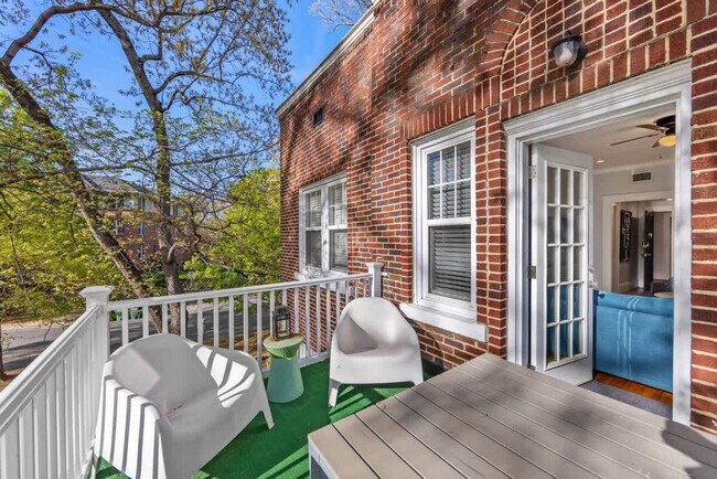 Building Photo - 800 Magnolia Ave