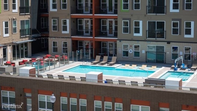 Building Photo - 1911 S Josephine St