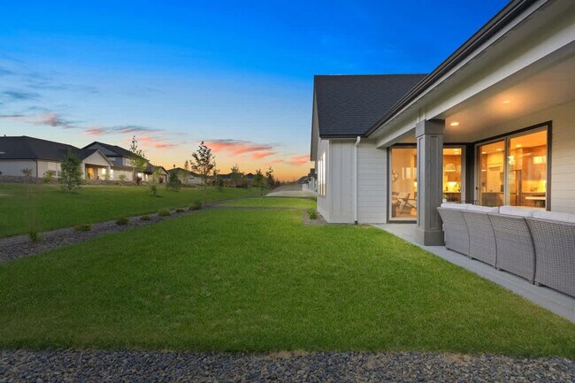Building Photo - 1213 W Capstone Dr