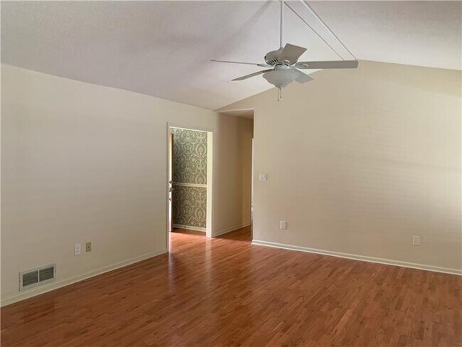 Building Photo - 2468 Venture Dr