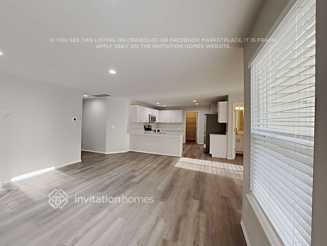 Building Photo - 36036 8th Ave SW