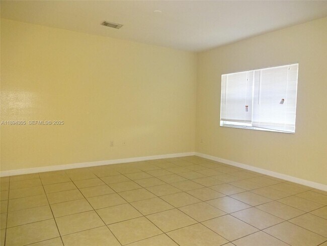 Building Photo - 174 NE 32nd Terrace