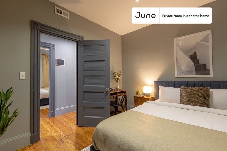 Building Photo - Room in Shared 4 bed/1 bath home